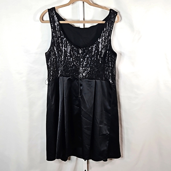 The Limited Black Sequins Dress Size 14 NWT - Picture 8 of 8
